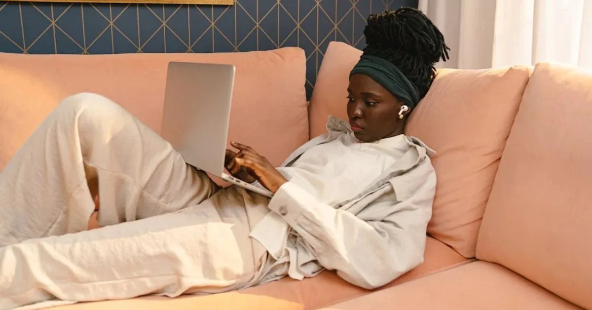 Kvinde med laptop